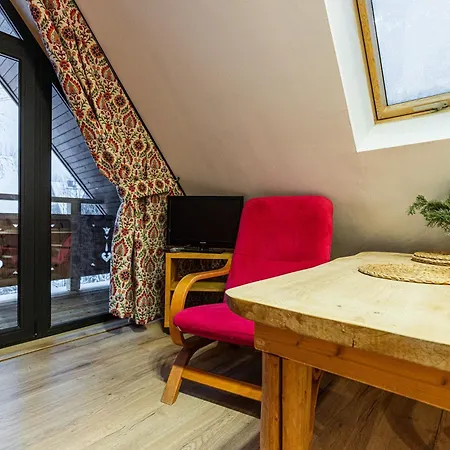 Nasza Chata - Pokoje i Apartamenty-2